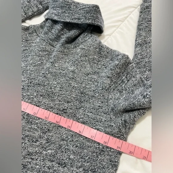 J.Crew Relaxed Heather Turtleneck Sweatshirt size 8 - Picture 5 of 14